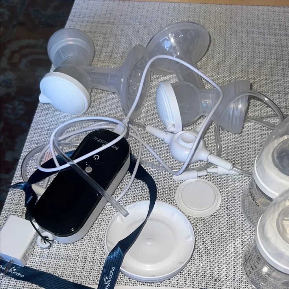 Baby Buddha Portable Breast Pump + supplies & bonus Zomee portable pump